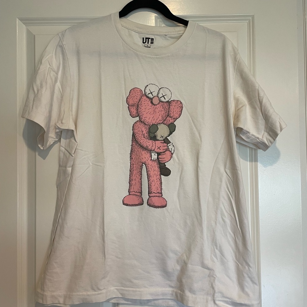 Uniqlo x KAWS White and Pink Short Sleeve Tee Size Large